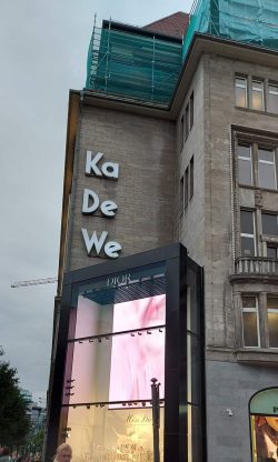 קה דה ווה - Kaufhaus des Westens - "חנות הכלבו של המערב" קה דה ווה - Kaufhaus des Westens - "חנות הכלבו של המערב"