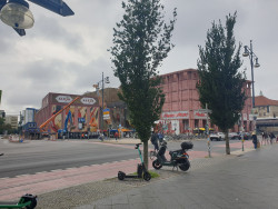 קניון אלכסה מול קפה איינשטיין קניון אלכסה מול קפה איינשטיין